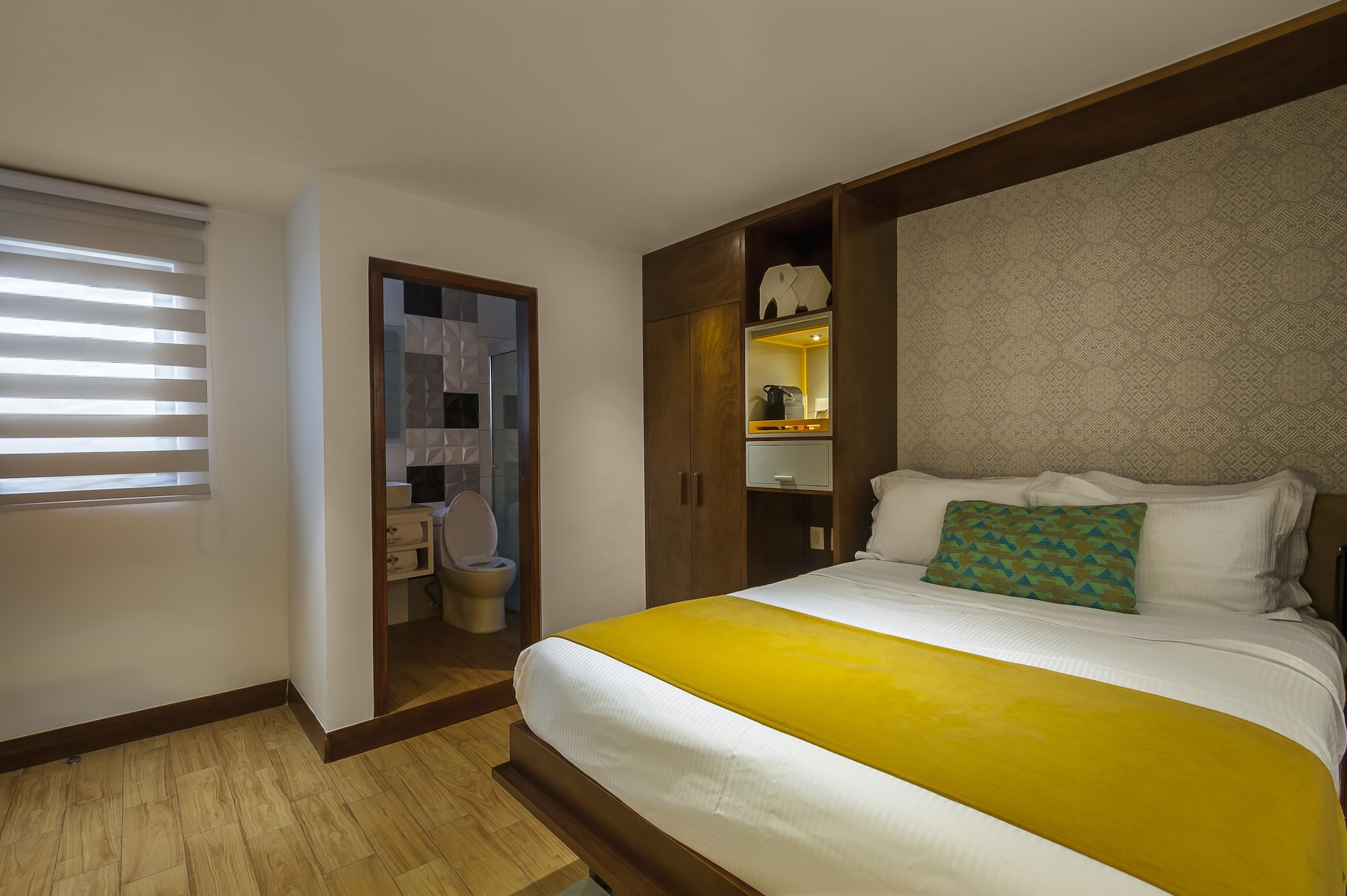 DESIGN, URBAN, SUITE, PRIVATE BATHROOM