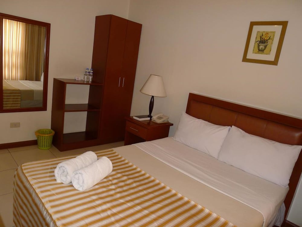 STANDARD, QUEEN BED