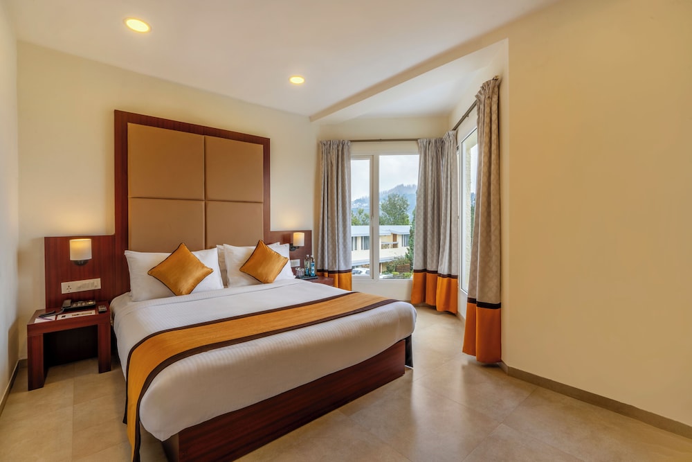 Privilege, Suite, King Bed, Valley View, Balcony