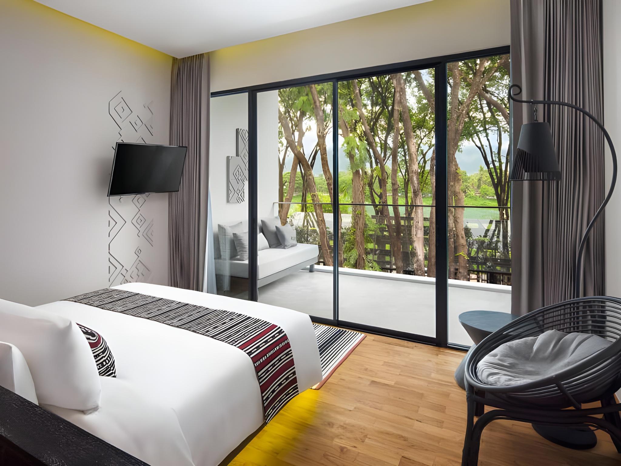 Suite, River Front
