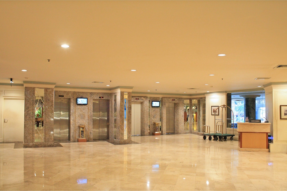 TUNJUNGAN HOTEL 13/73
