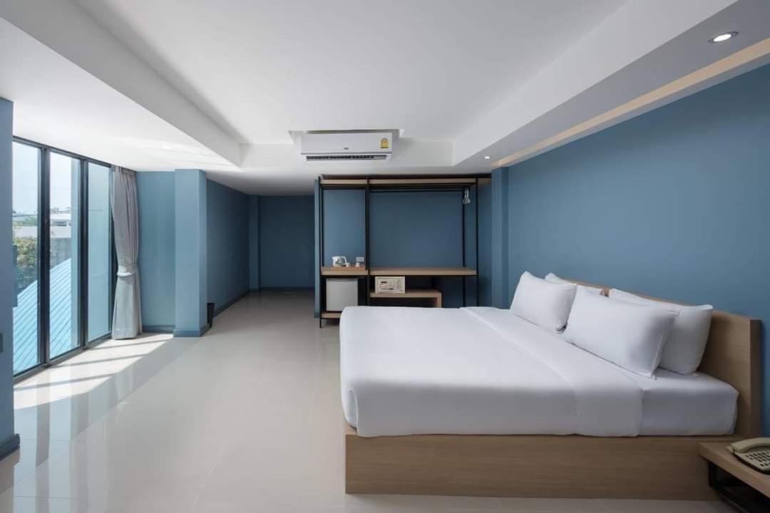 Deluxe, King Bed