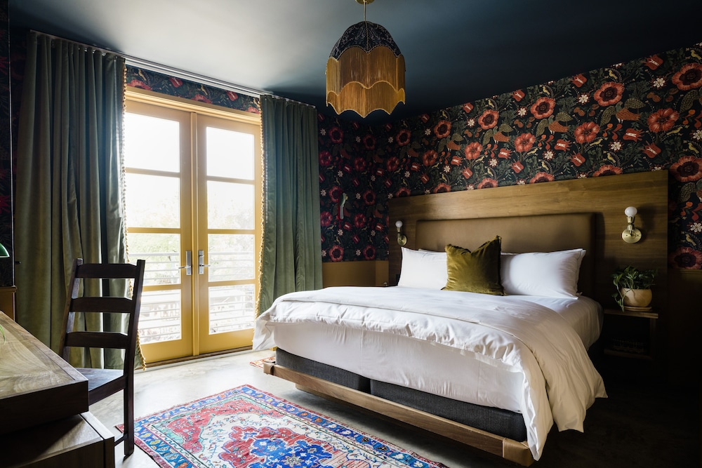 The Frances Modern Inn 30/65