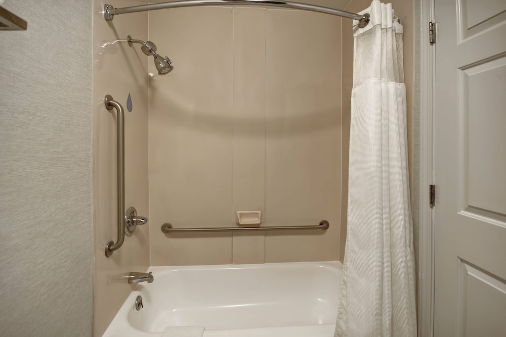 Fairfield Inn Suites by Marriott Atlanta Kennesaw 46/50