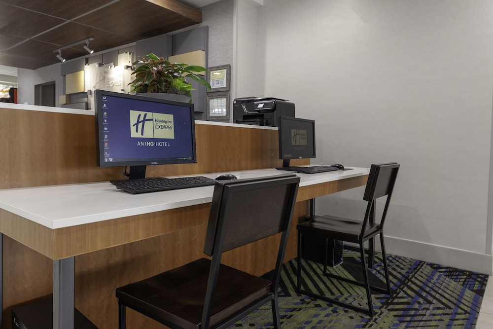 Holiday Inn Express Myrtle Beach-Broadway at the Beach 42/56