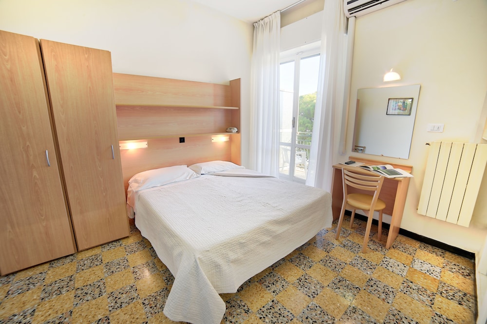 HOTEL MAYOLA 6/73