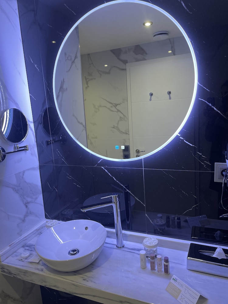 Brit Hotel Paris Orly 38/43
