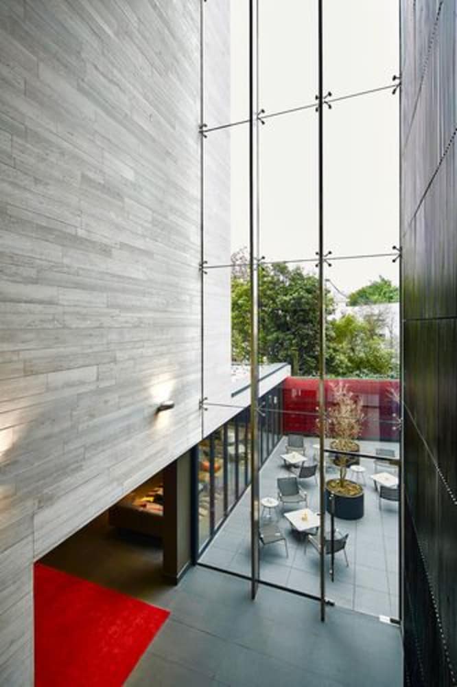 Ladera Hotel 6/50
