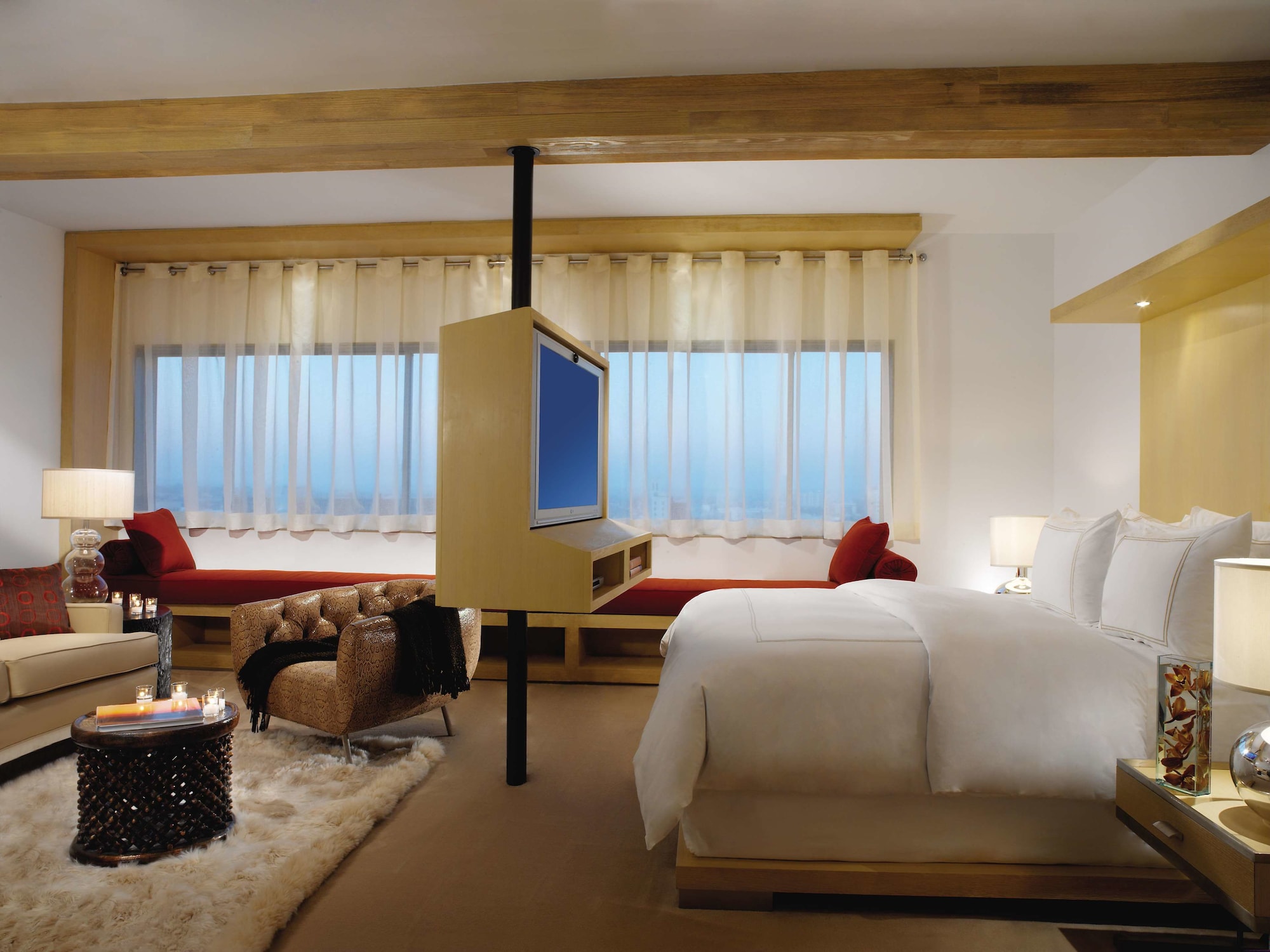 SIGNATURE, SUITE