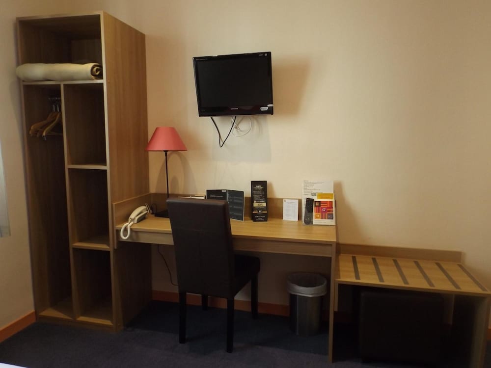 P'TIT DEJ-HOTEL COGNAC LA RESIDENCE 34/47