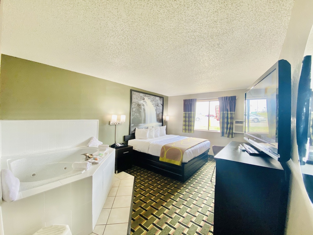 Deluxe, King Bed