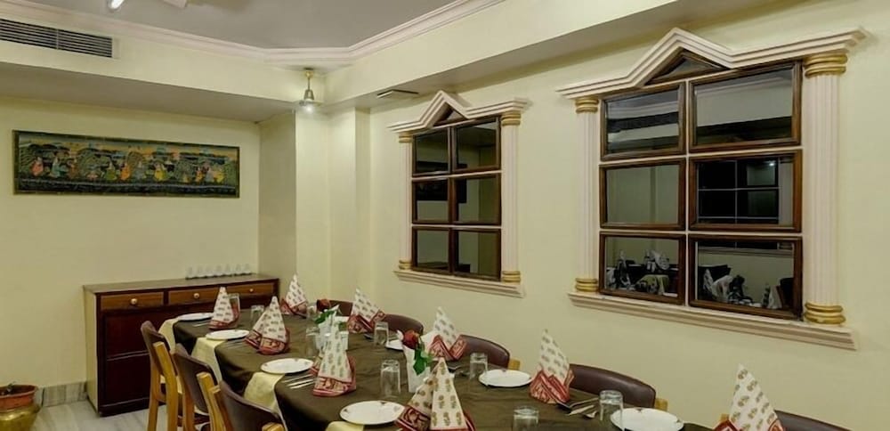 Hotel Kanchandeep 28/38