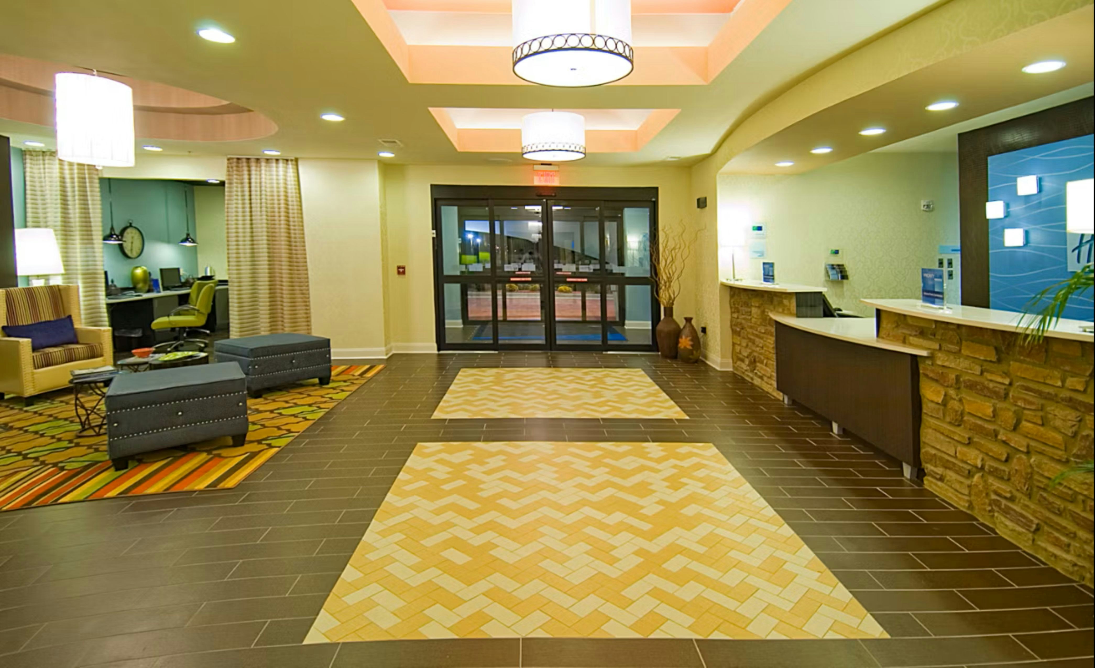 Holiday Inn Express Hotel Suites Fulton 8/51