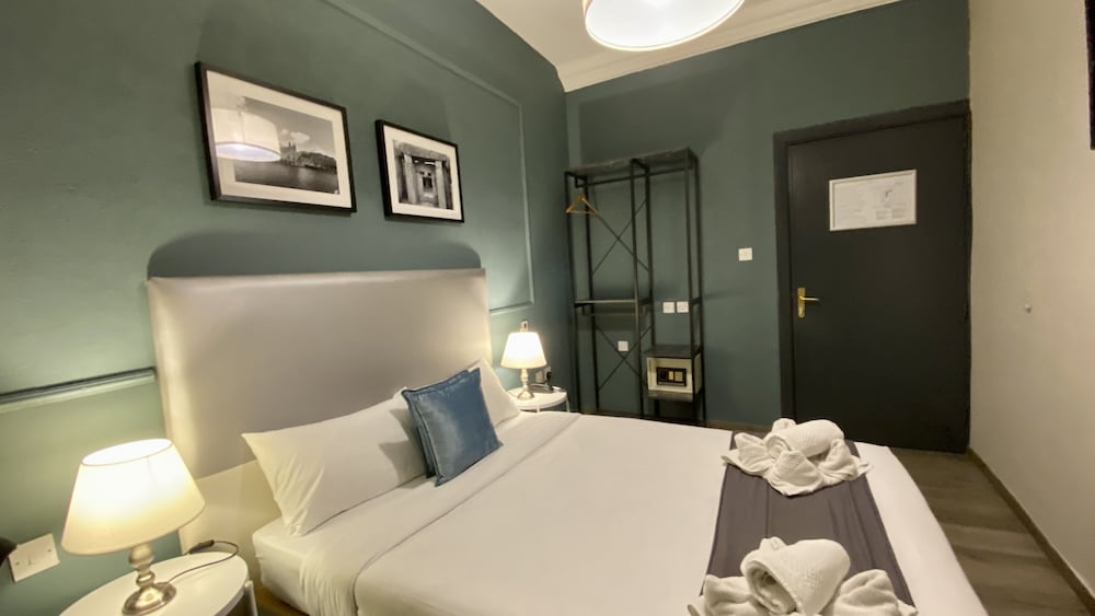 SLIEMA MARINA HOTEL 28/70