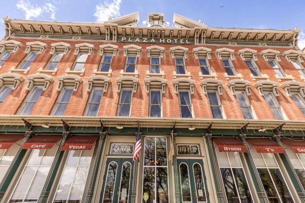 Historic Plaza Hotel 3/22