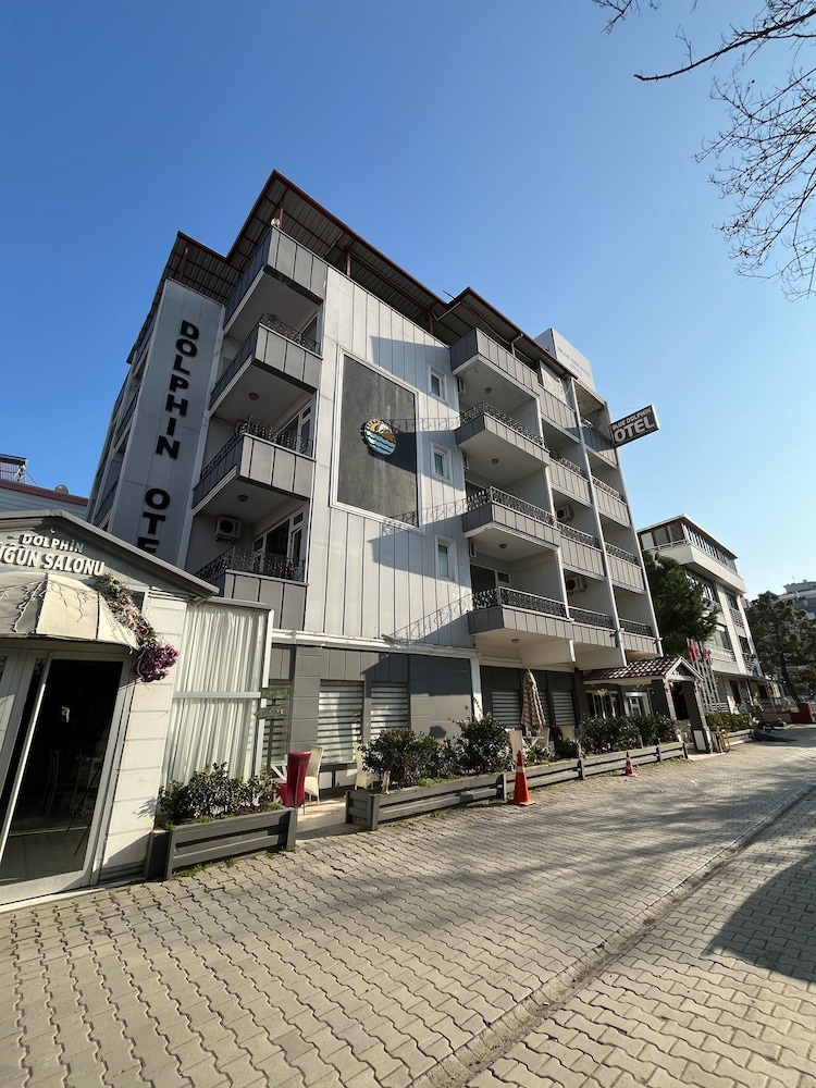 Blue Dolphin Hotel 34/39