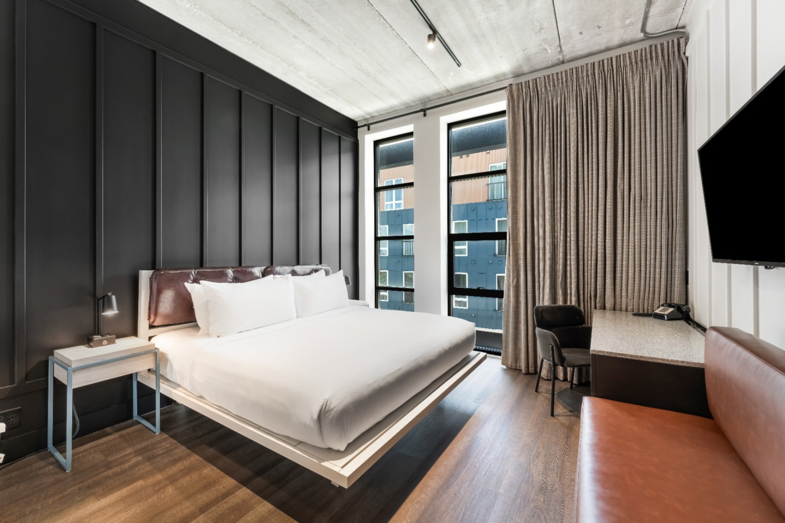 ROOM, KING BED