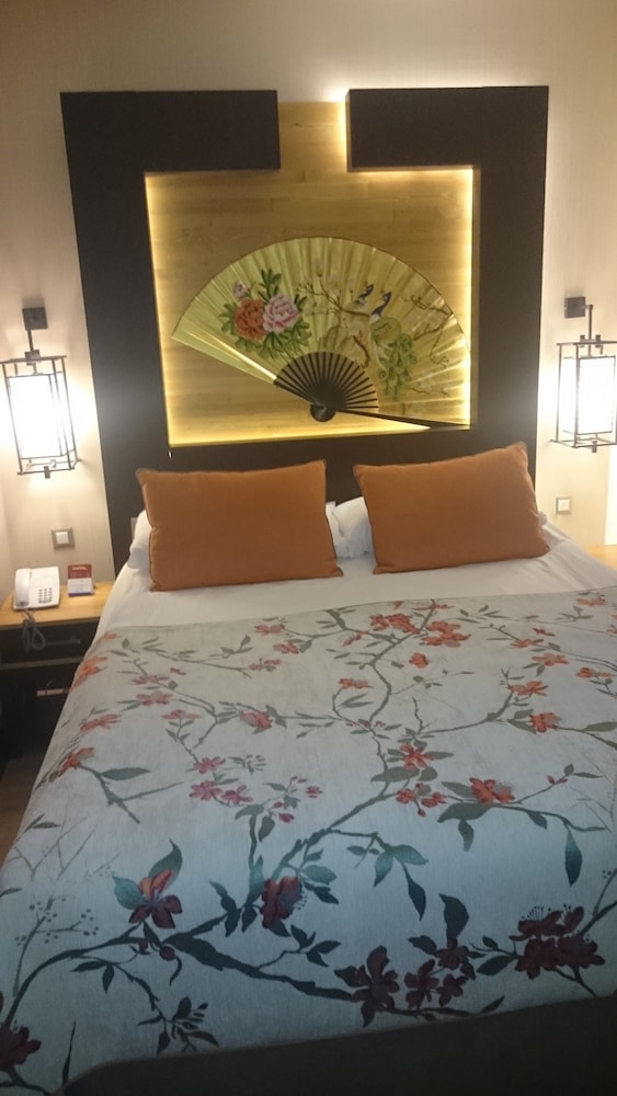 Limak Lara De Luxe Hotel and Resort 71/81