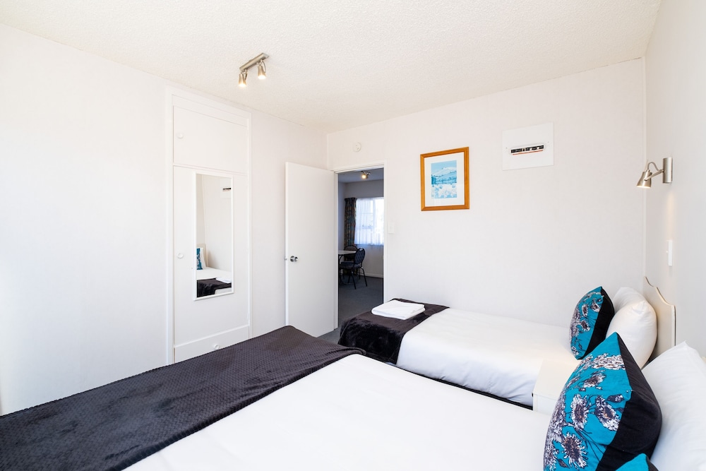 Chevron Motel 19/74