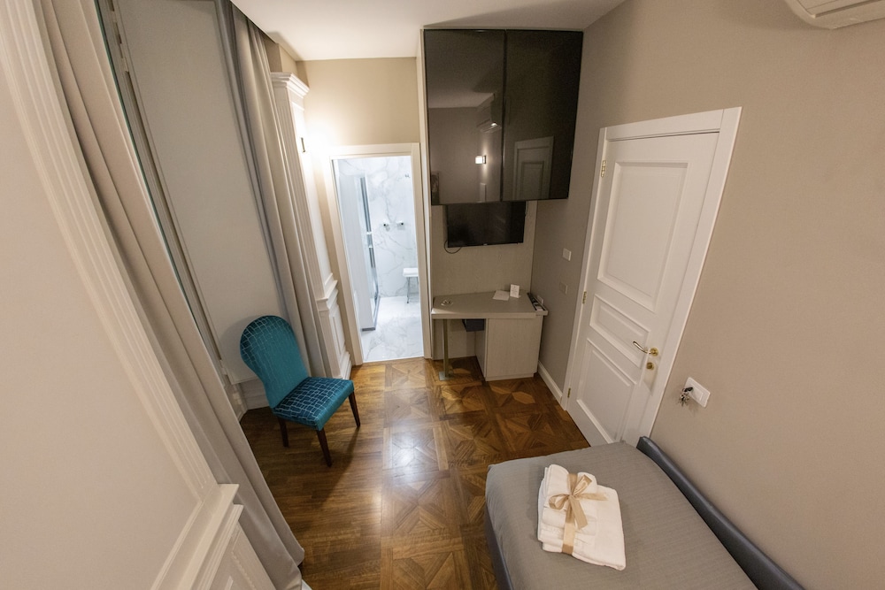 Leone Camere D'autore 18/49