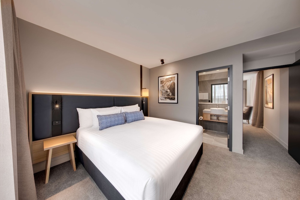 Vibe Hotel Hobart 24/64