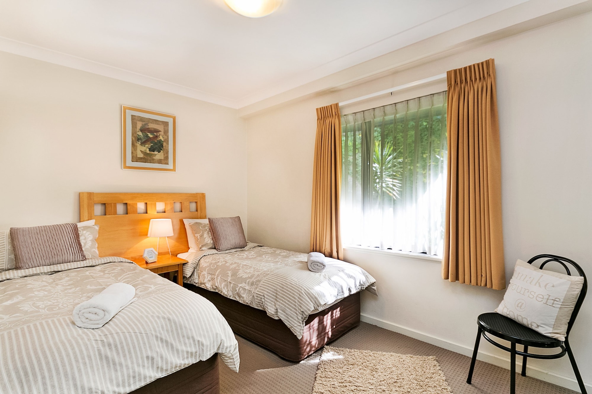 QUEEN AND TWIN BEDS