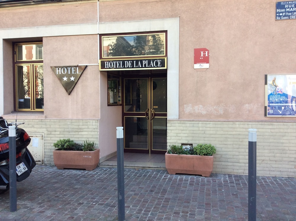 Hotel De La Place 4/23