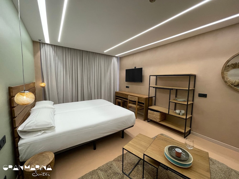 Gran Marina Suites 8/67