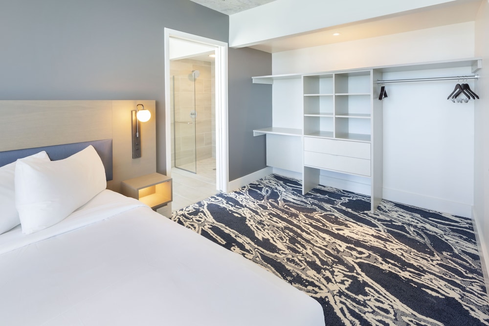3 BEDROOMS, RESIDENCE, OCEAN FRONT