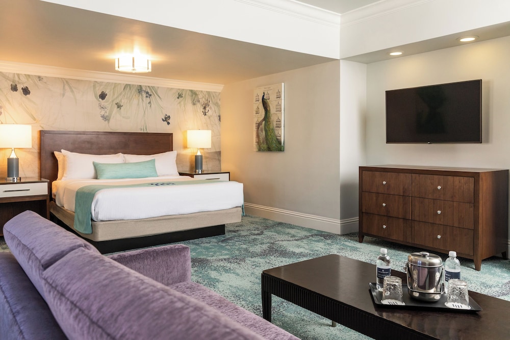 Junior Suite, King Bed, Scenic View, Sofa