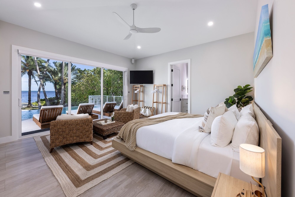 1 Bedroom, Cottage, 1 King and 2 Queen Beds, Beach Front