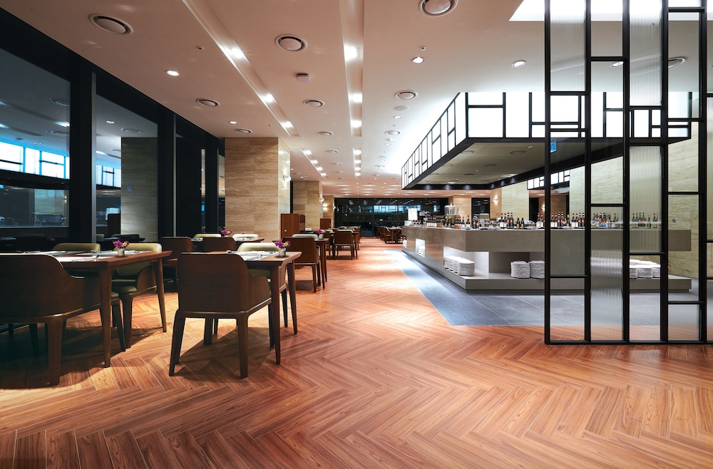 Traum Valley Hotel (ex. Jeongseon Grand Intoraon Hotel) 48/64