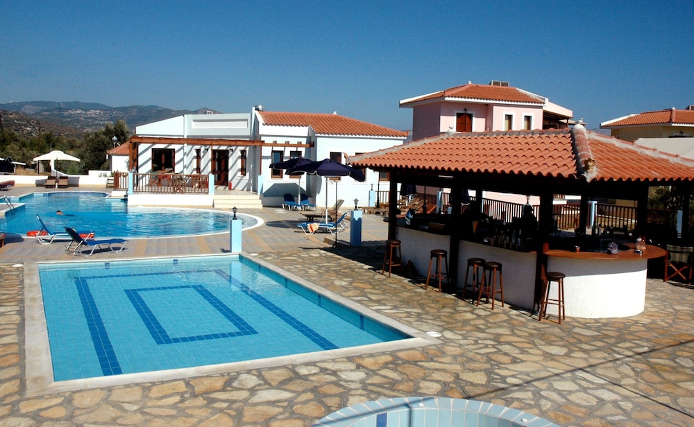 Kyma Hotel 10/67