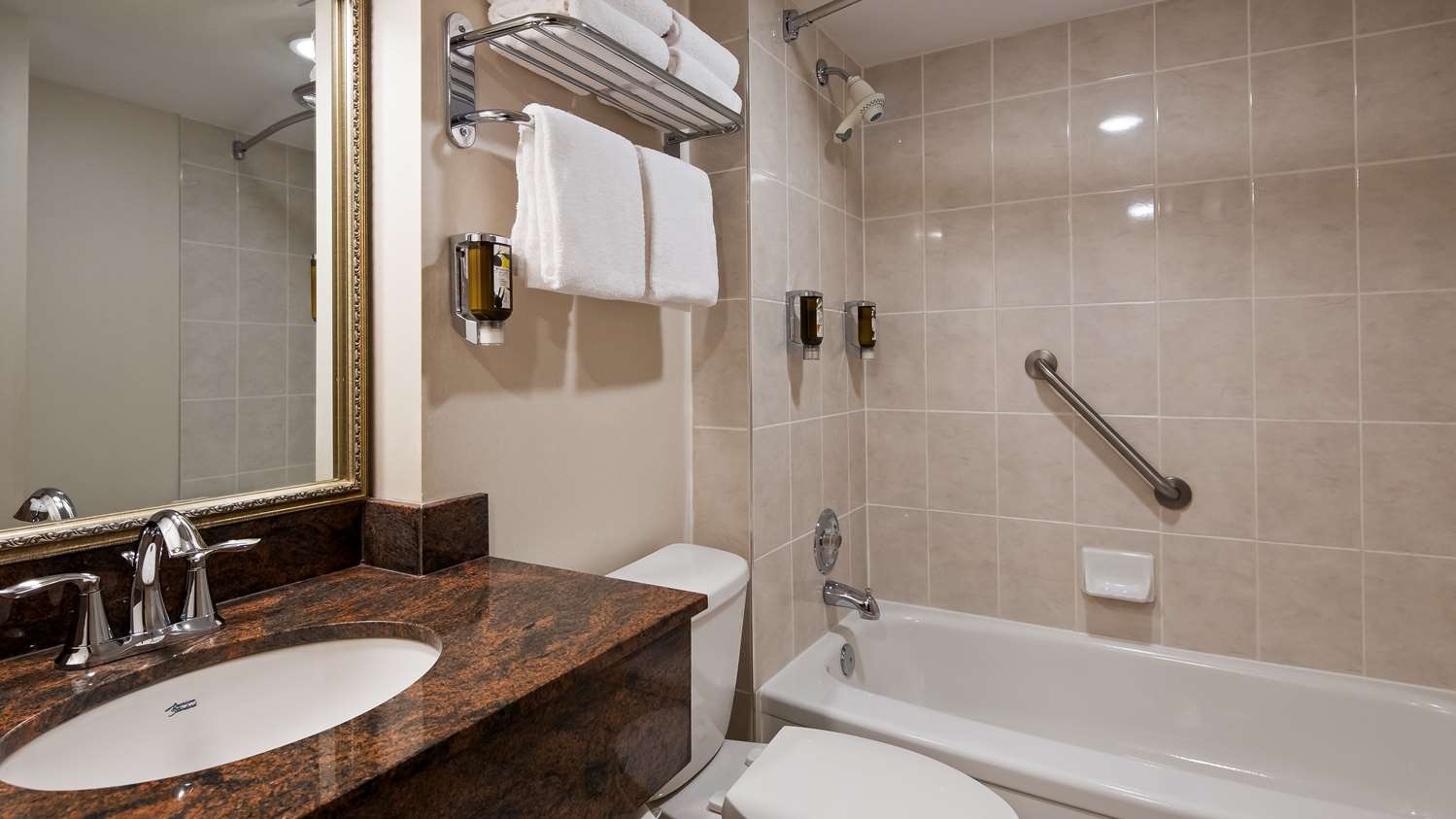 غرفة بسرير كوين، Best Western Plus Ottawa City Centre 5/7