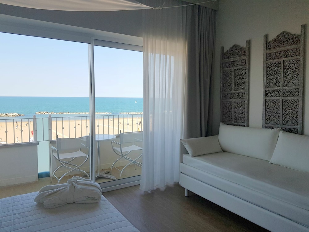 Hotel Luxor Beach 40/60