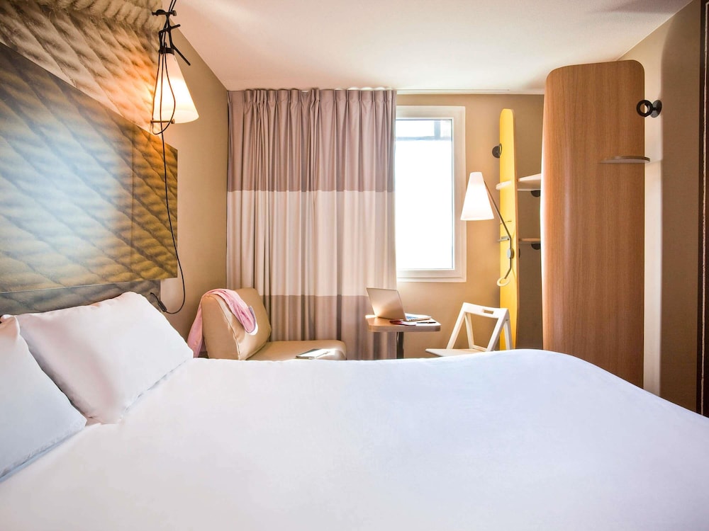 Ibis Paris Porte De Clichy Centre 24/71