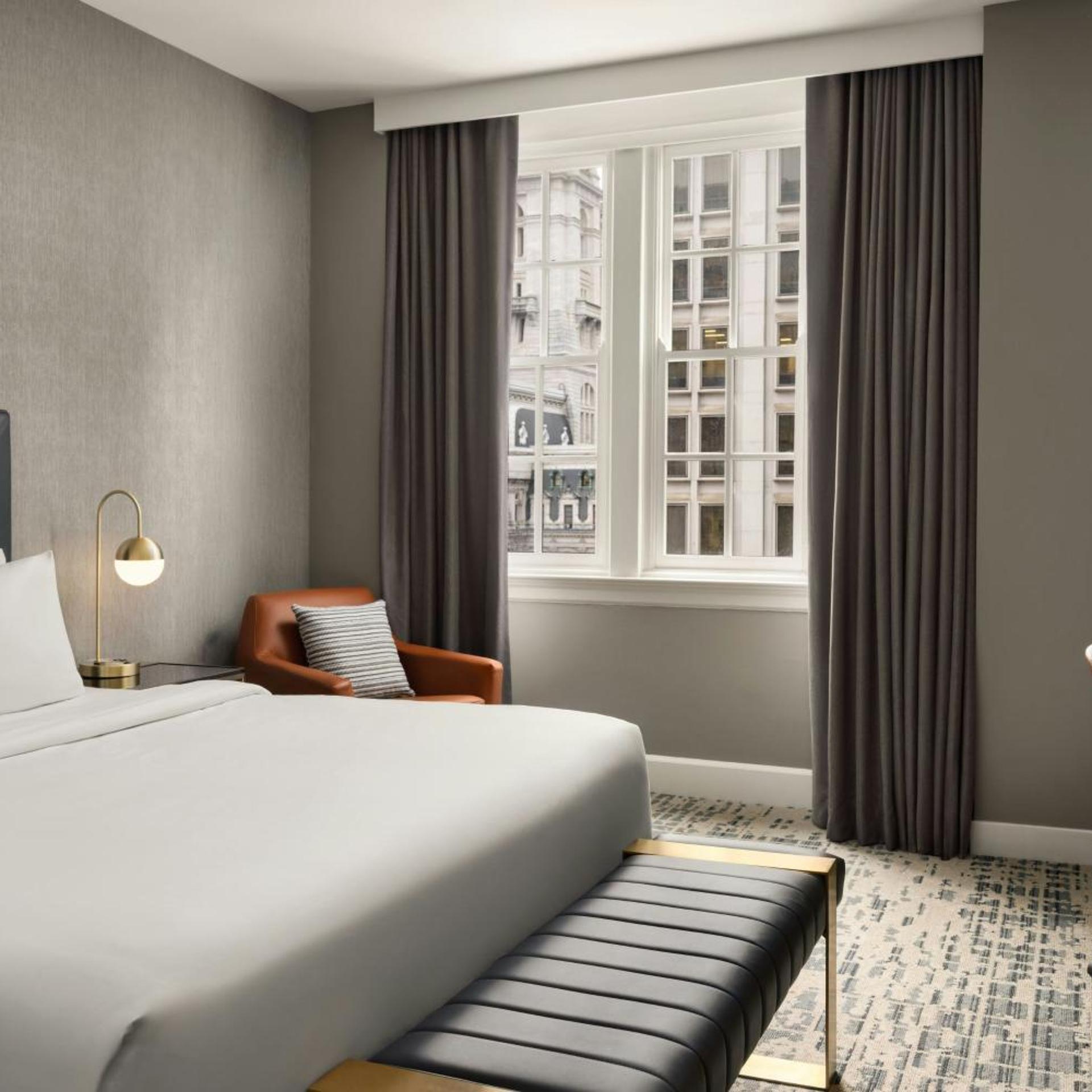 Superior, King Bed, City Hall View