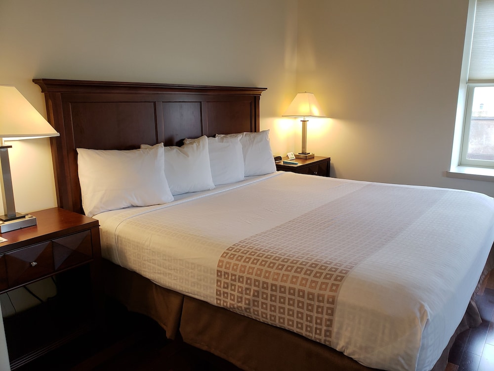 Grand Eastonian Suites Hotel 16/79