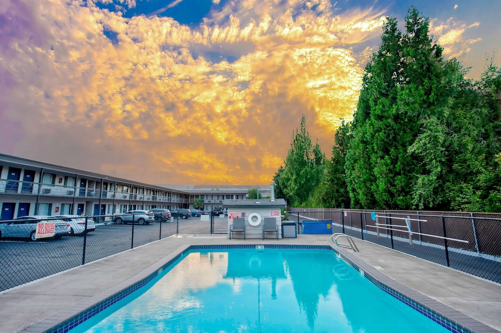 Motel6 Salem, OR - Expo Center 50/58