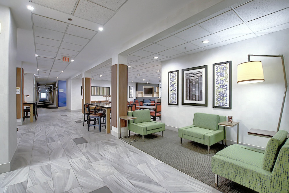 Holiday Inn Express Hotel Suites Airport Calgary 34/52