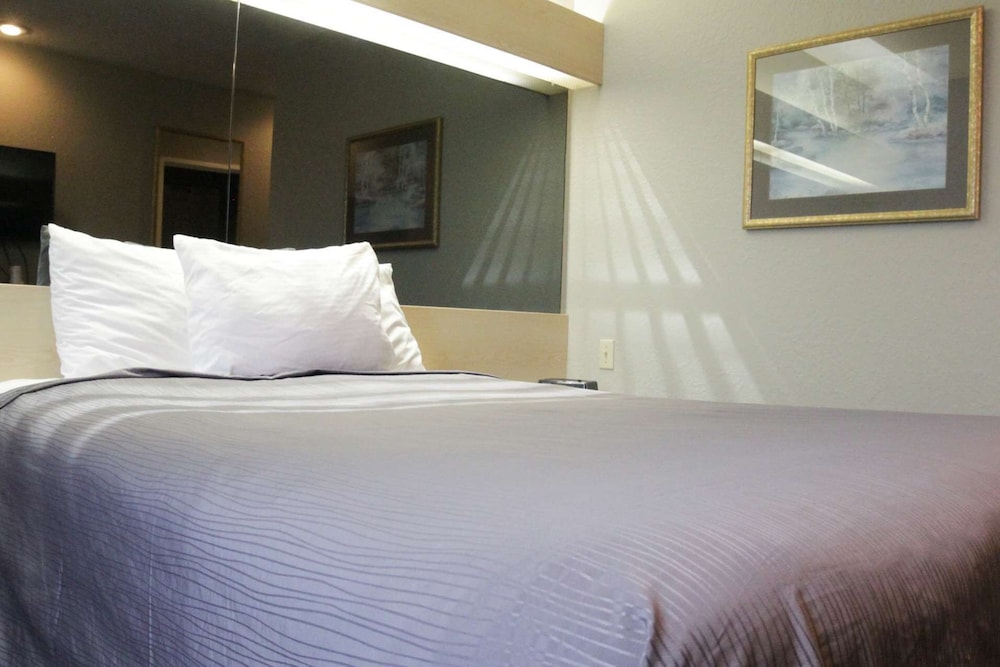 Americas Best Value Inn & Suites Jackson, TN 7/22