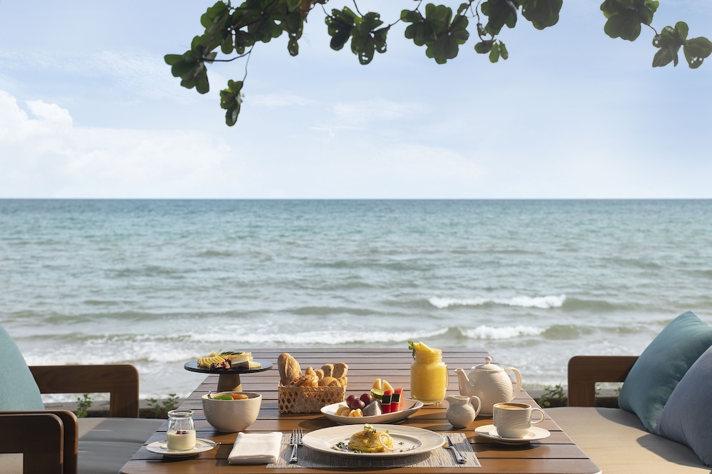 Mercure Rayong Lomtalay Villas and Resort 42/46