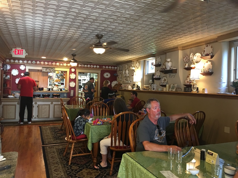 All Seasons Inn Eureka Springs 35/50