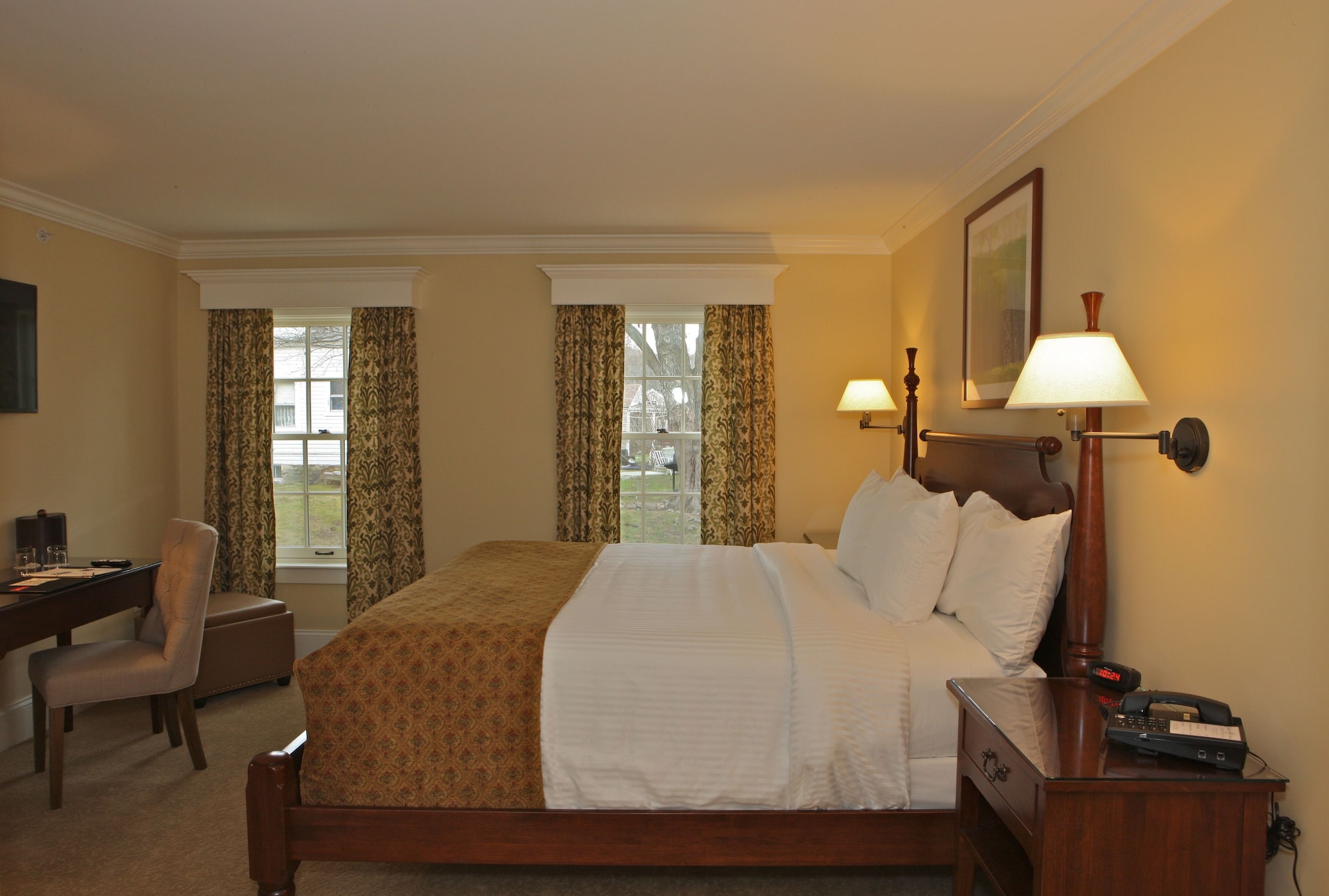 House, King Bed