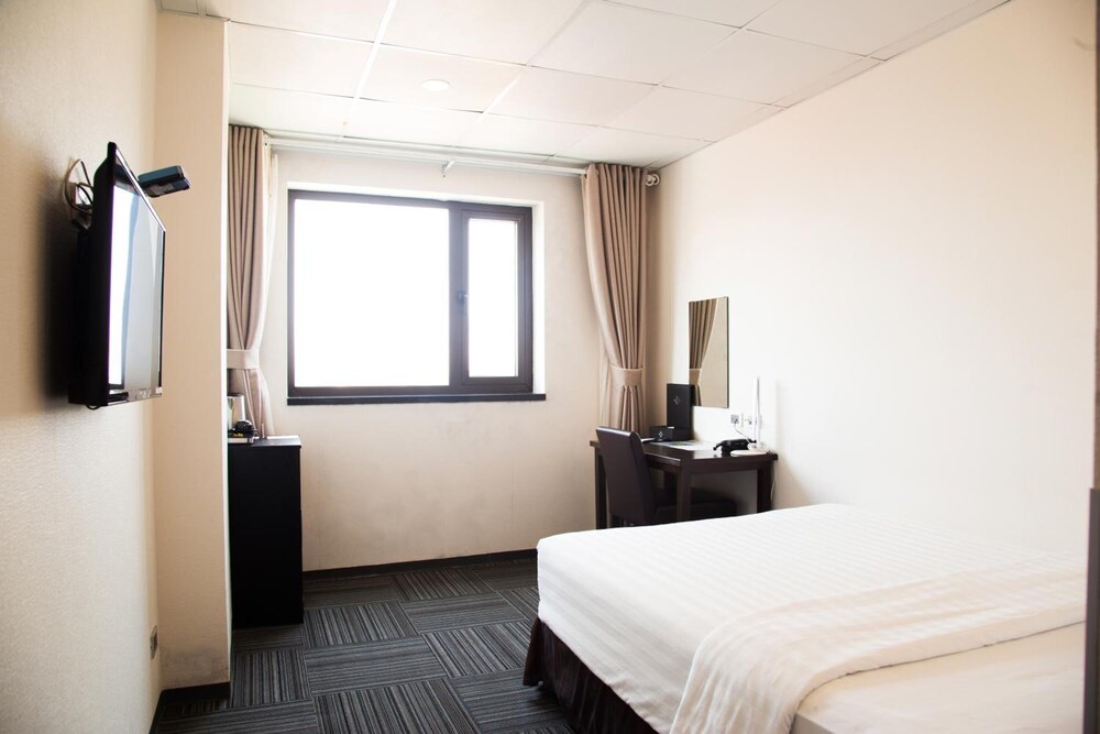Sakura Hotel 3 12/56