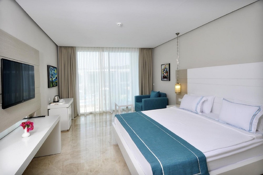DELUXE, DOUBLE BED
