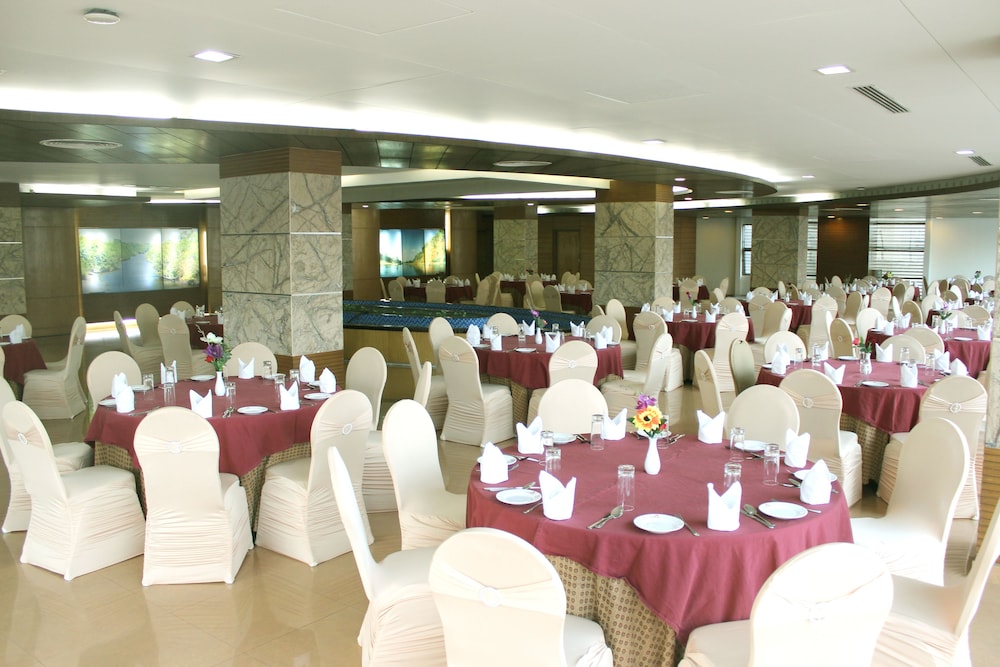 Fars Hotel and Resorts 38/41
