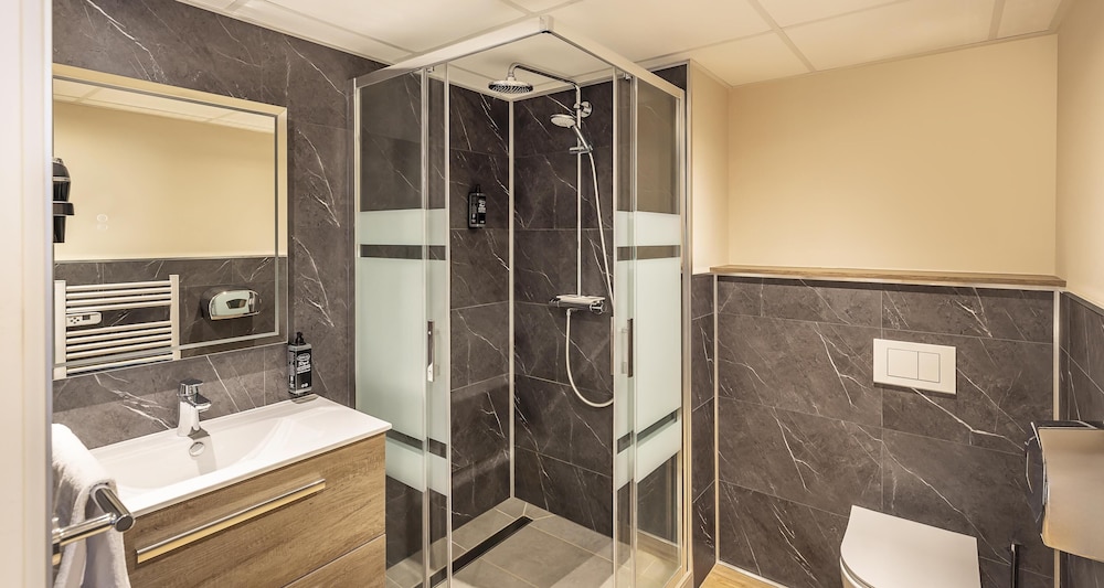 Comfort, Queen Bed, Bay View، Hotel Rest Cap Ouest 4/4