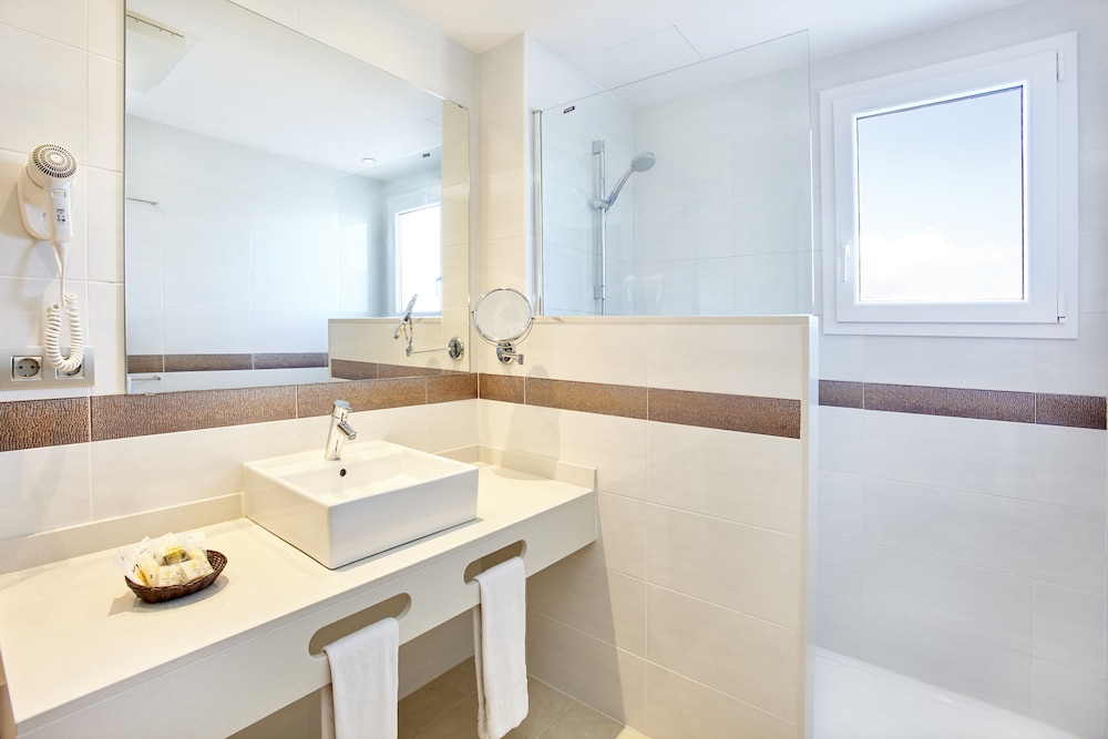 Universal Hotel Marques 29/75