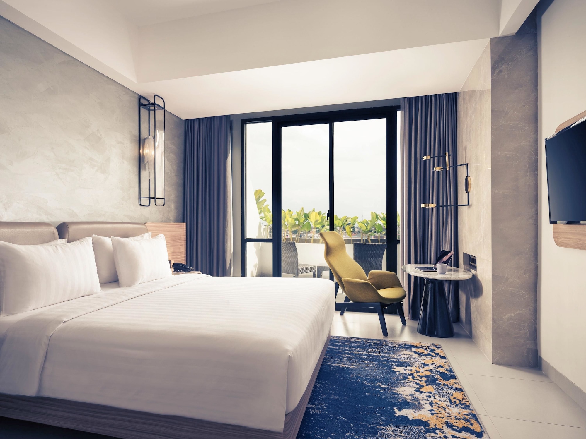 PRIVILEGE, QUEEN BED, BALCONY